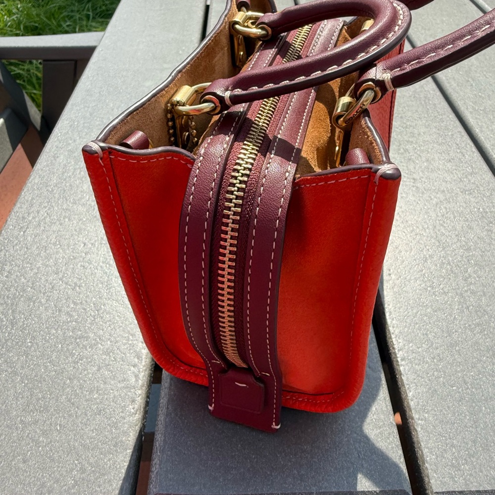 COACH ROGUE 17 - Picture 4 of 13